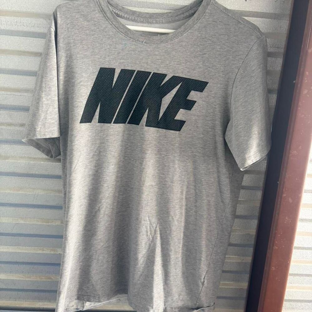 Nike Men's Grey T-shirt